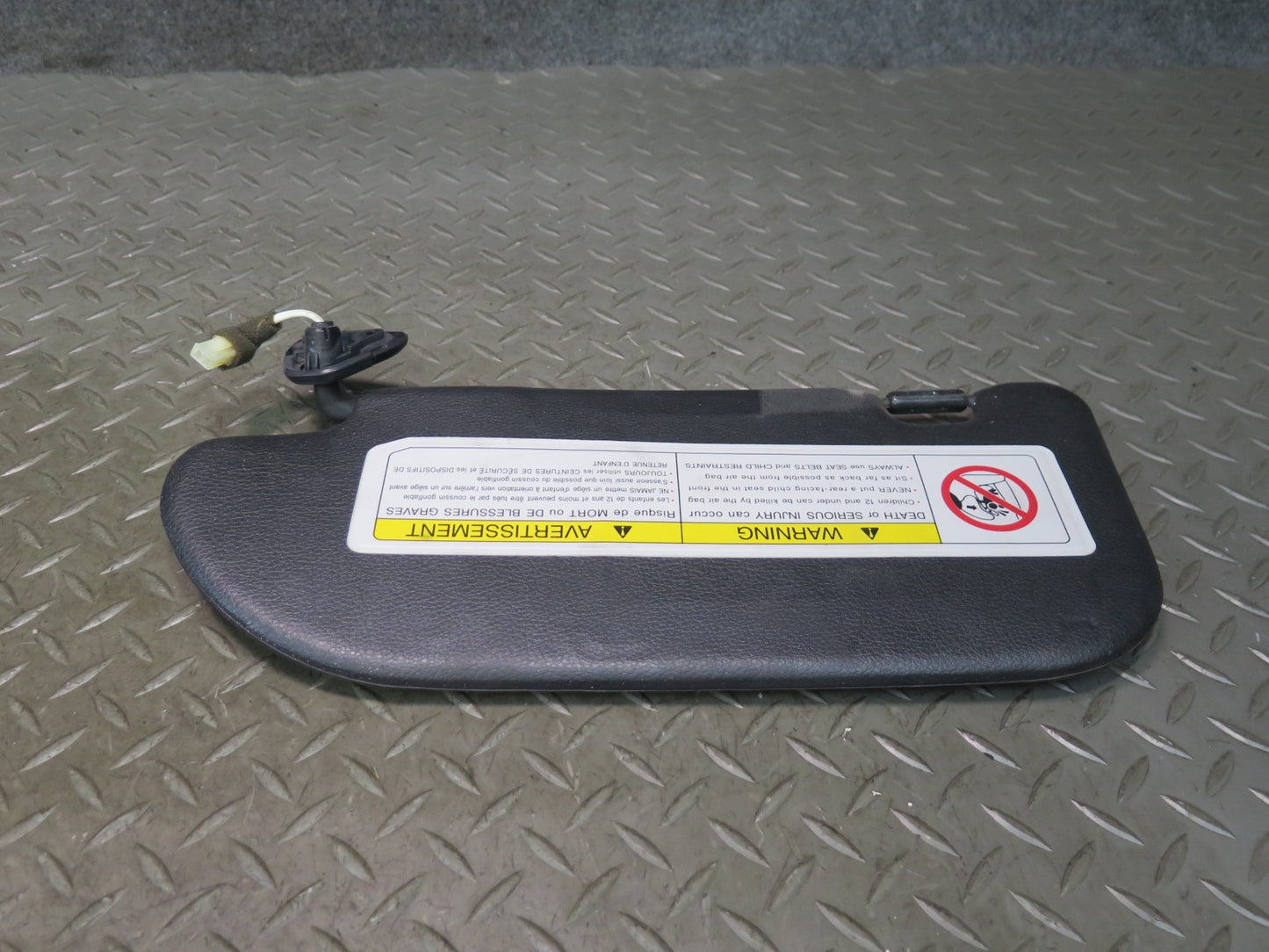 2006 Nissan Z33 350Z Convertible Set of 2 Front Left & Right Sun Visor Black OEM