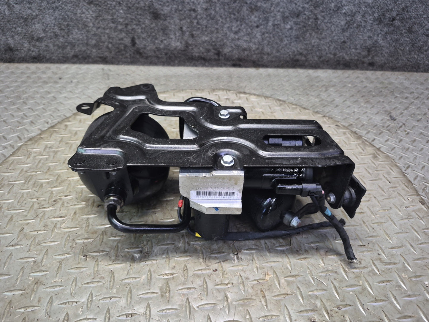 03-06 Mercedes R230 SL55 AMG Rear ABC Hydraulic Suspension Valve Block Pump OEM