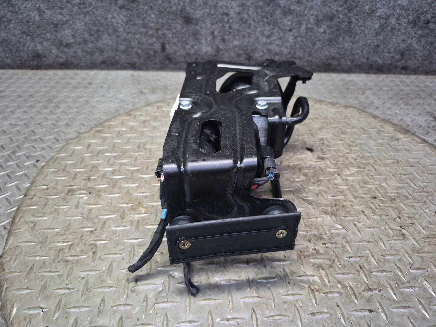 03-06 Mercedes R230 SL55 AMG Rear ABC Hydraulic Suspension Valve Block Pump OEM