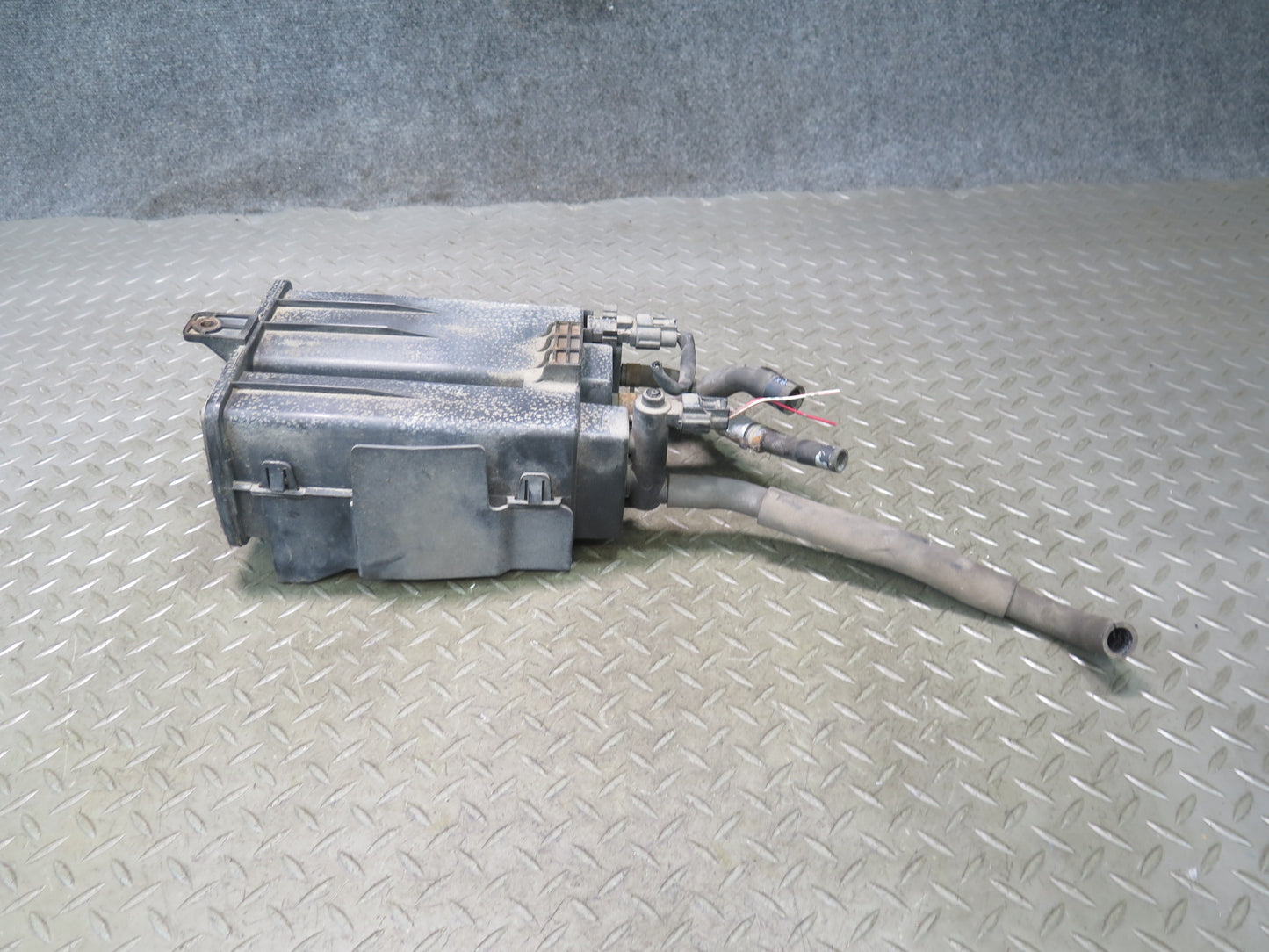 03-09 Nissan 350Z Z33 Fuel Evap Vapor Charcoal Canister OEM
