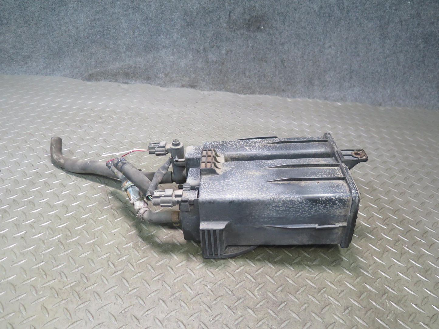 03-09 Nissan 350Z Z33 Fuel Evap Vapor Charcoal Canister OEM