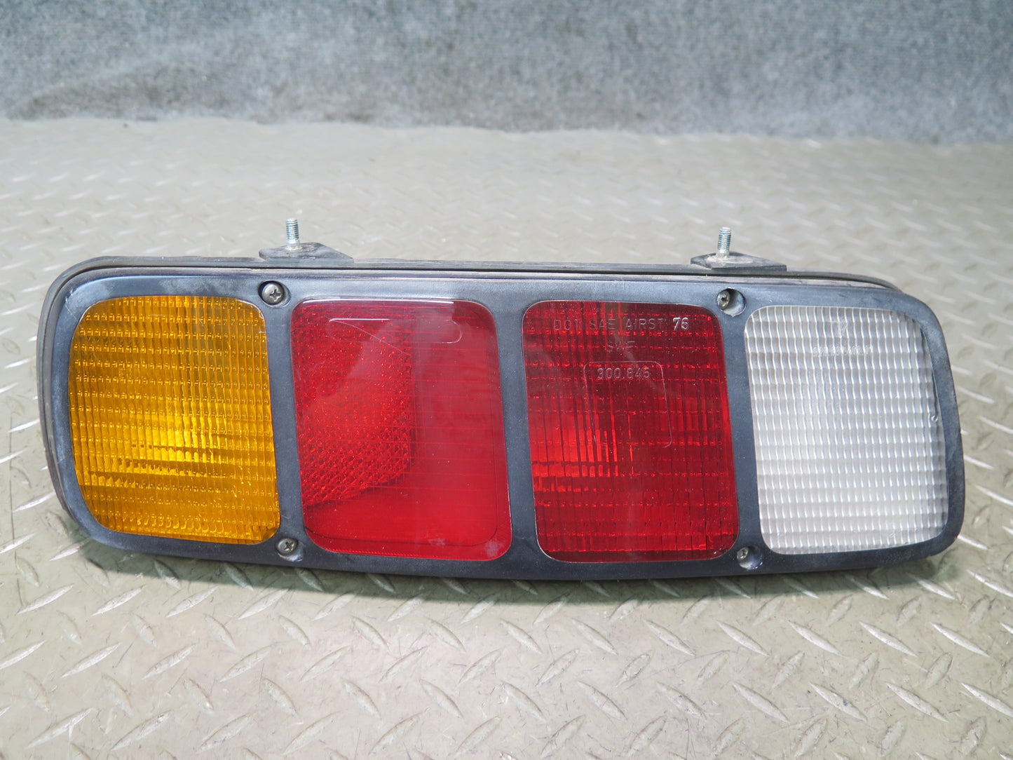 1978-1986 Porsche 928 S Rear Left & Right Side Tail Brake Light Lamp Set Damaged