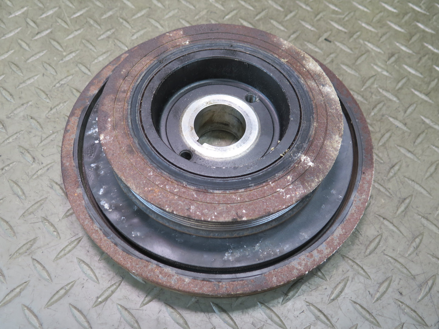 01-05 Lexus JCE10L IS300 Engine Crankshaft Harmonic Balancer Pulley OEM