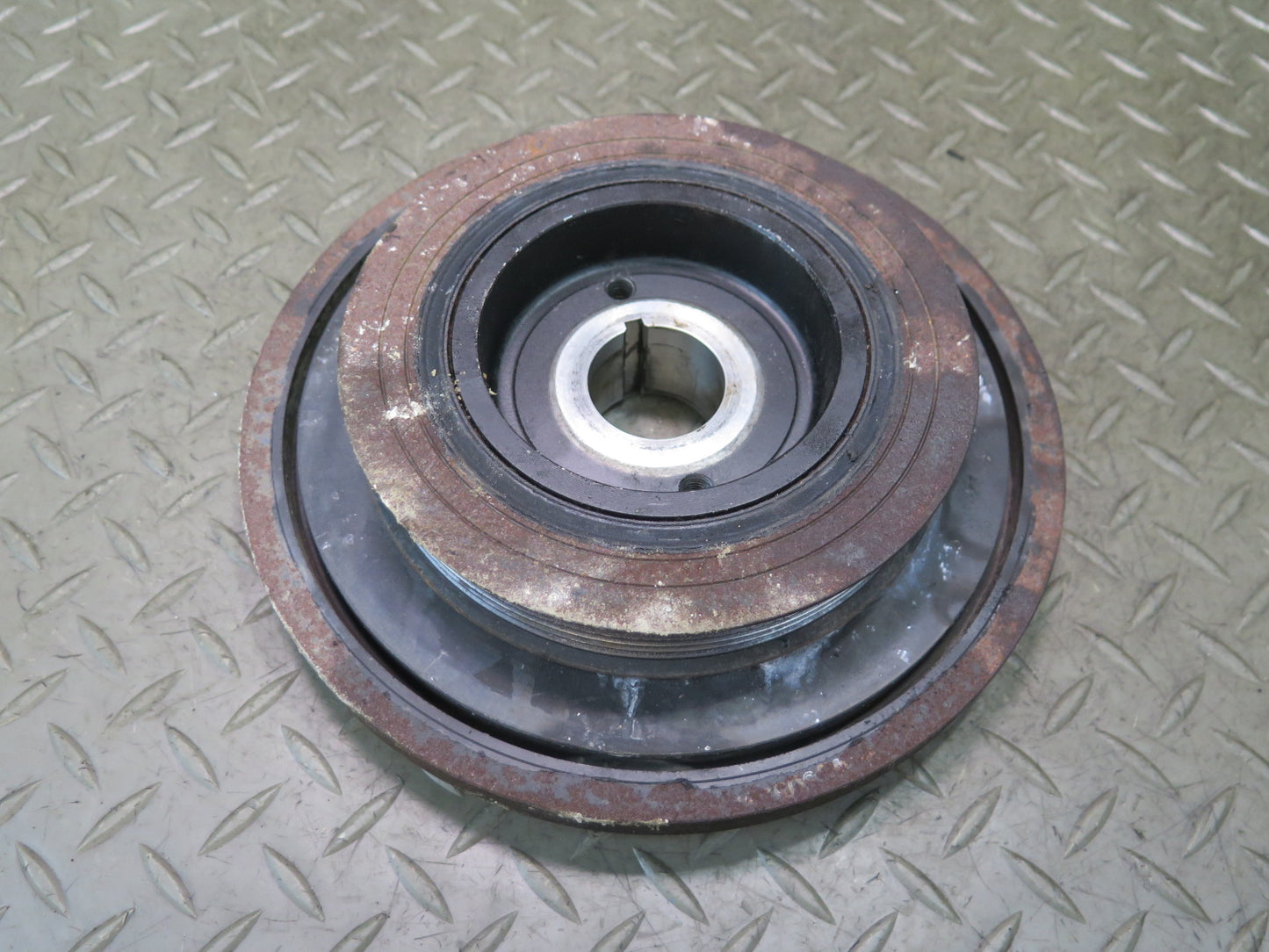 01-05 Lexus JCE10L IS300 Engine Crankshaft Harmonic Balancer Pulley OEM