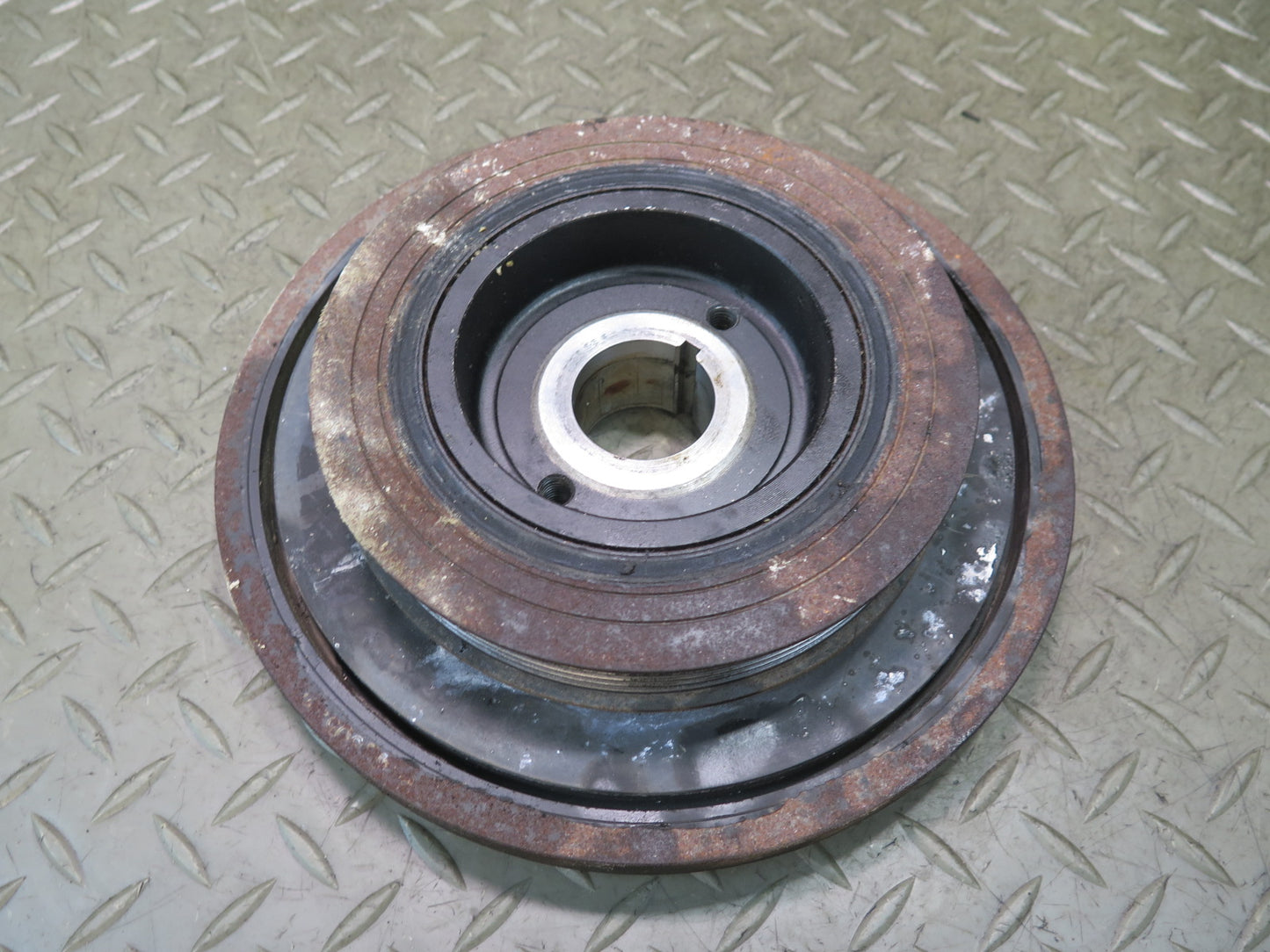 01-05 Lexus JCE10L IS300 Engine Crankshaft Harmonic Balancer Pulley OEM