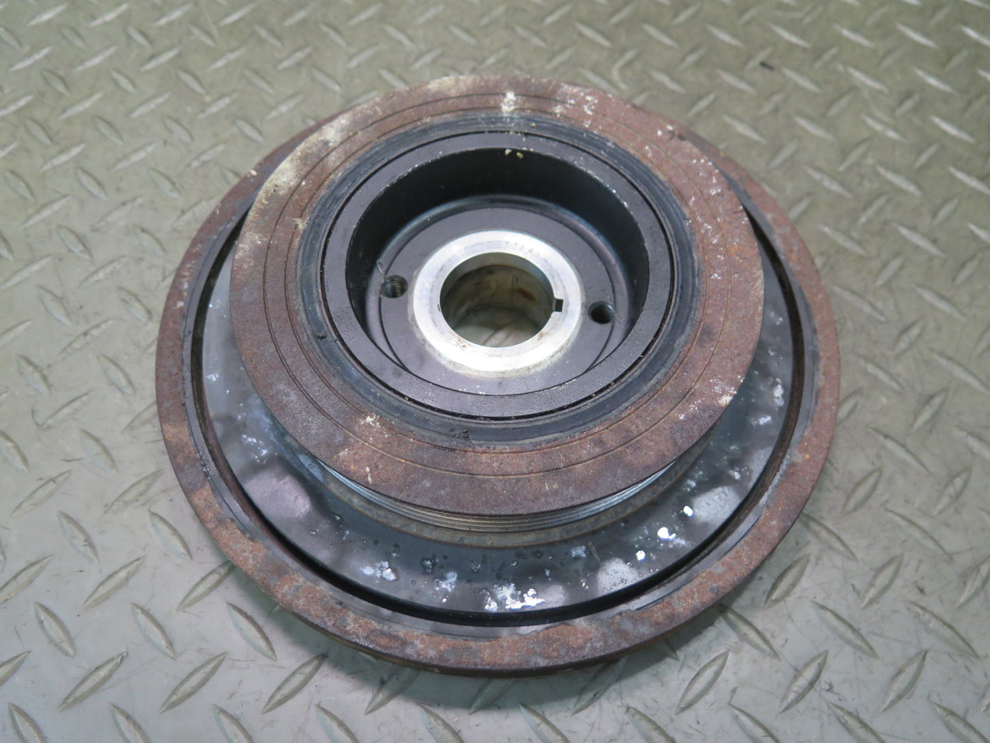 01-05 Lexus JCE10L IS300 Engine Crankshaft Harmonic Balancer Pulley OEM