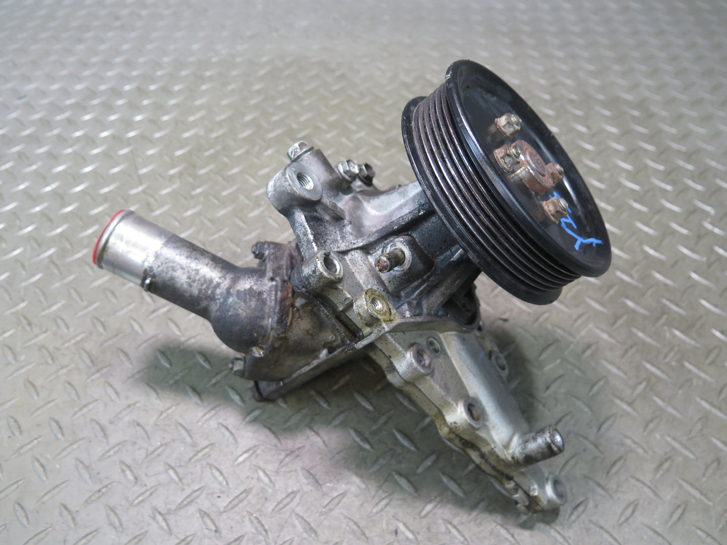 01-05 Lexus JCE10L IS300 Engine Coolant Water Pump OEM