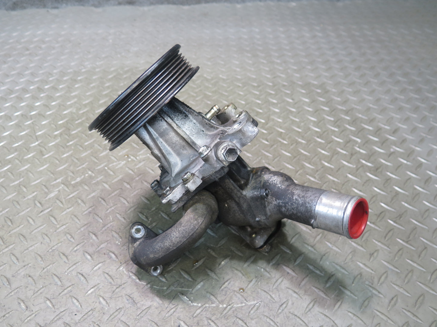 01-05 Lexus JCE10L IS300 Engine Coolant Water Pump OEM