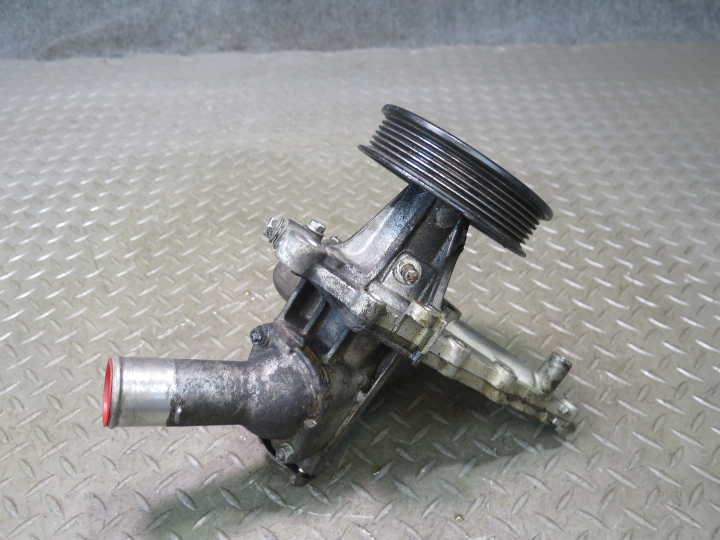 01-05 Lexus JCE10L IS300 Engine Coolant Water Pump OEM