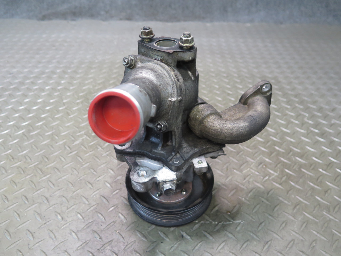 01-05 Lexus JCE10L IS300 Engine Coolant Water Pump OEM