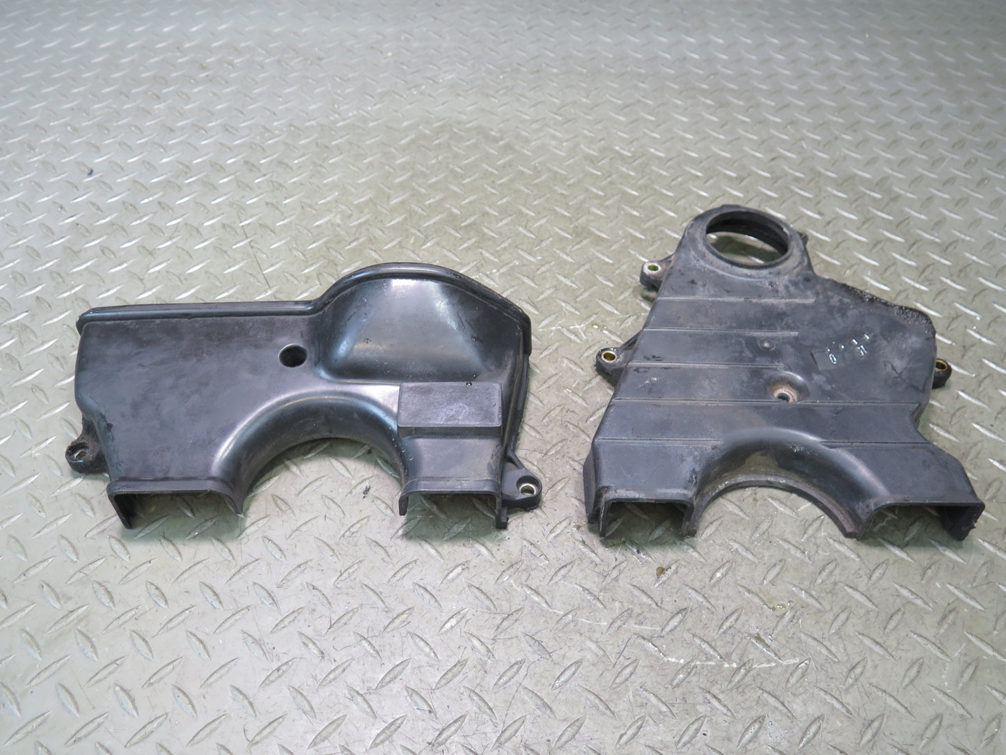01-05 Lexus JCE10L IS300 2JZGE Set of 2 Engine Timing Belt Cover OEM