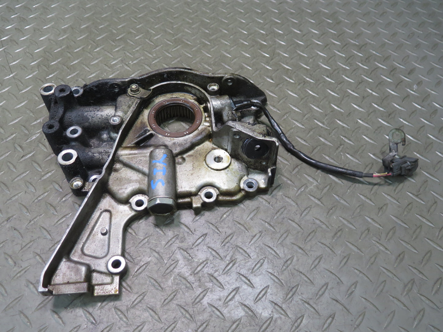 01-05 Lexus JCE10L IS300 Engine Motor Oil Pump OEM