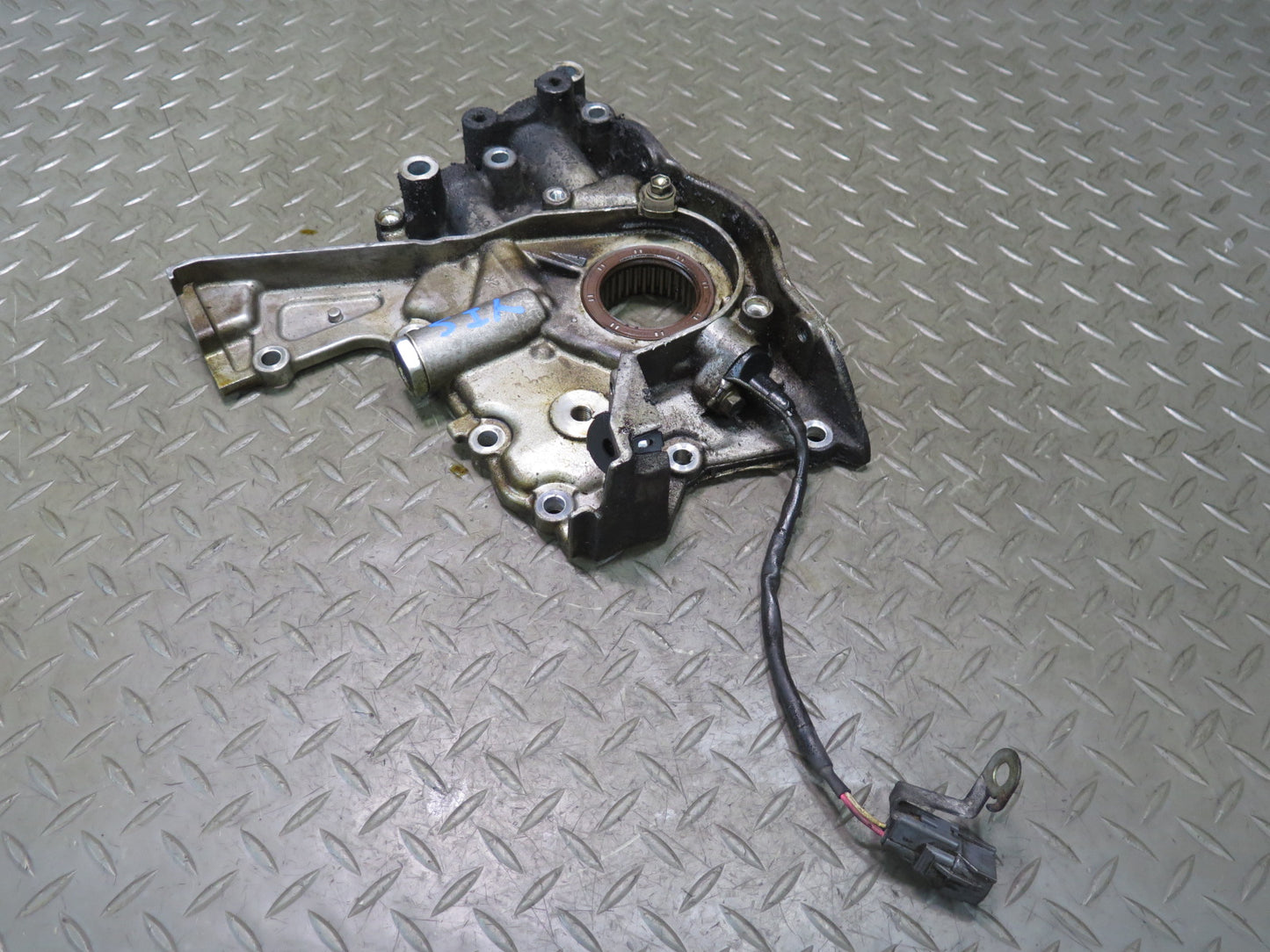 01-05 Lexus JCE10L IS300 Engine Motor Oil Pump OEM