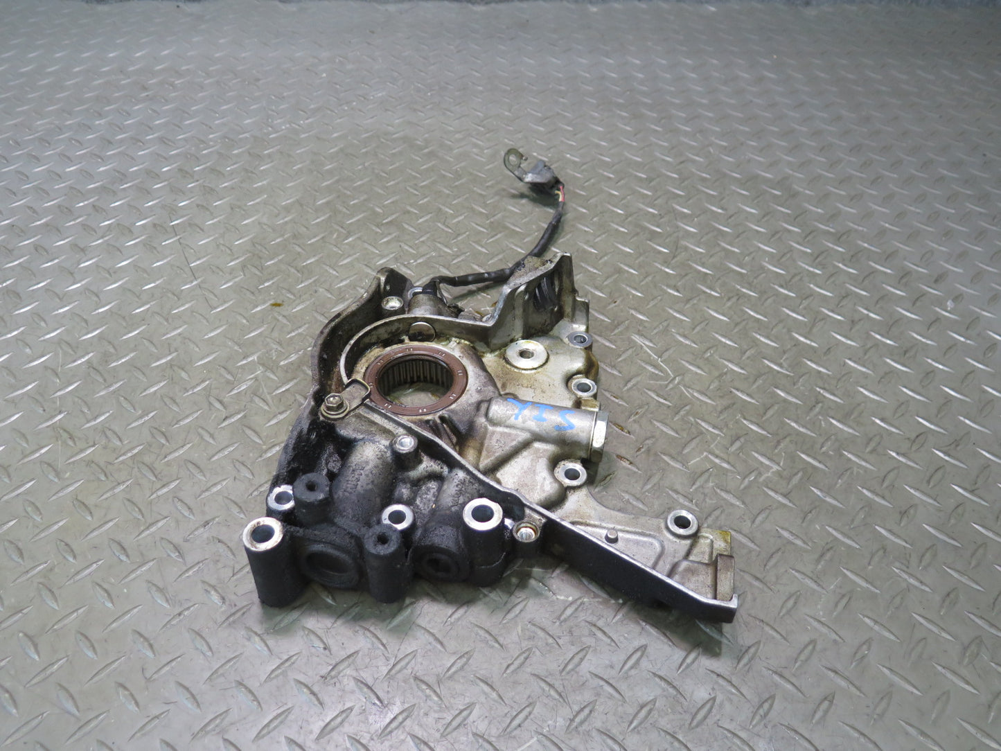 01-05 Lexus JCE10L IS300 Engine Motor Oil Pump OEM