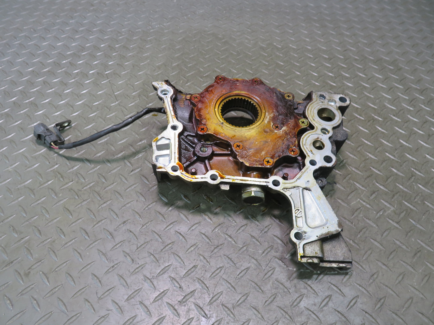 01-05 Lexus JCE10L IS300 Engine Motor Oil Pump OEM
