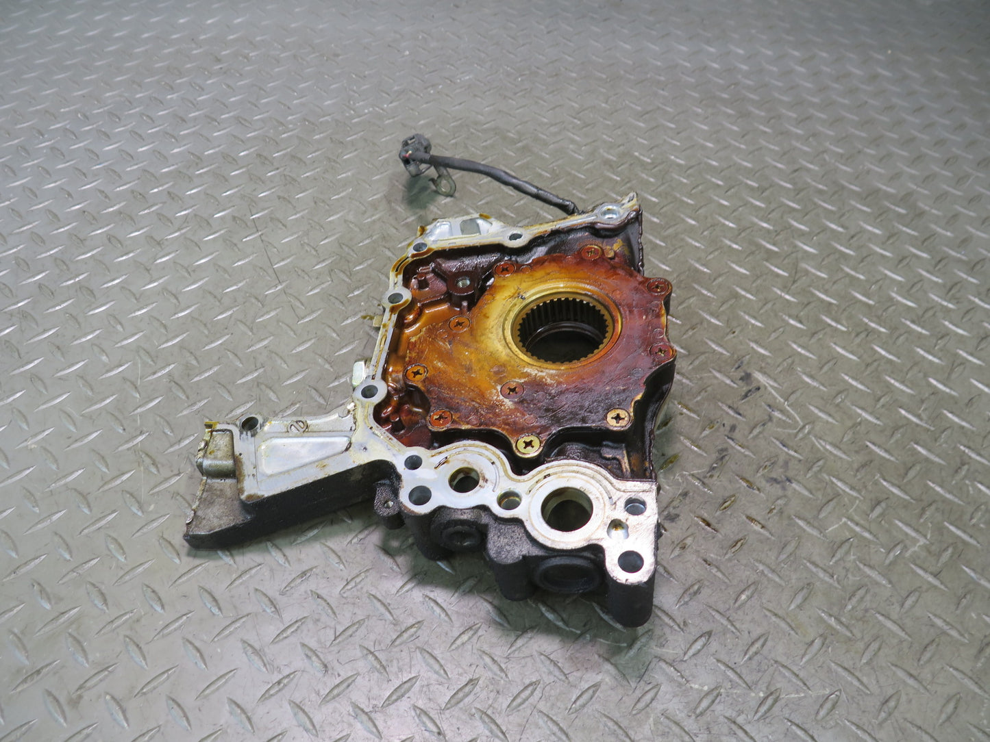 01-05 Lexus JCE10L IS300 Engine Motor Oil Pump OEM