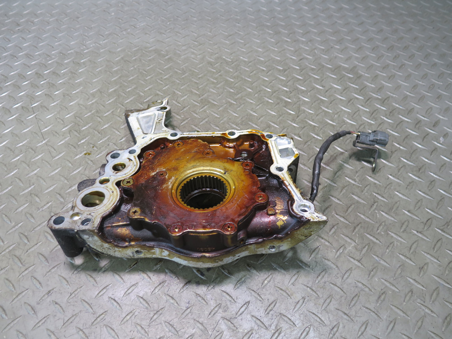 01-05 Lexus JCE10L IS300 Engine Motor Oil Pump OEM