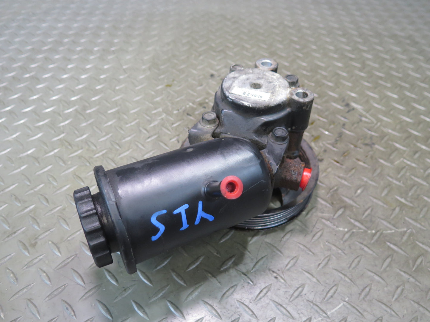 01-05 Lexus JCE10L IS300 Power Steering Pump w Pulley & Reservoir OEM