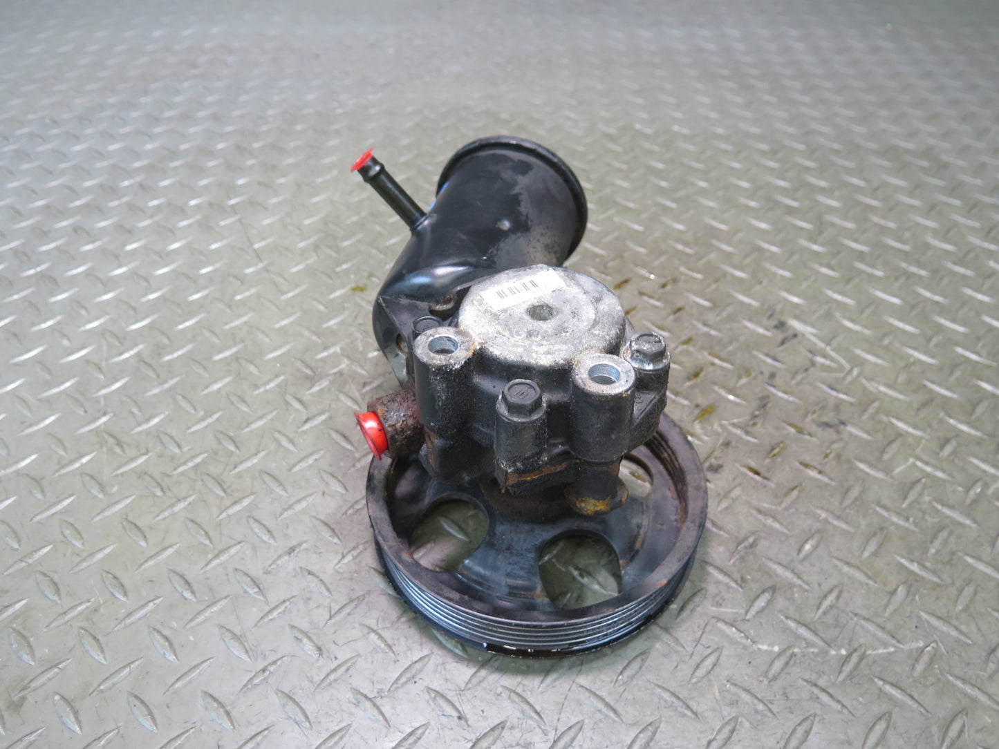 01-05 Lexus JCE10L IS300 Power Steering Pump w Pulley & Reservoir OEM