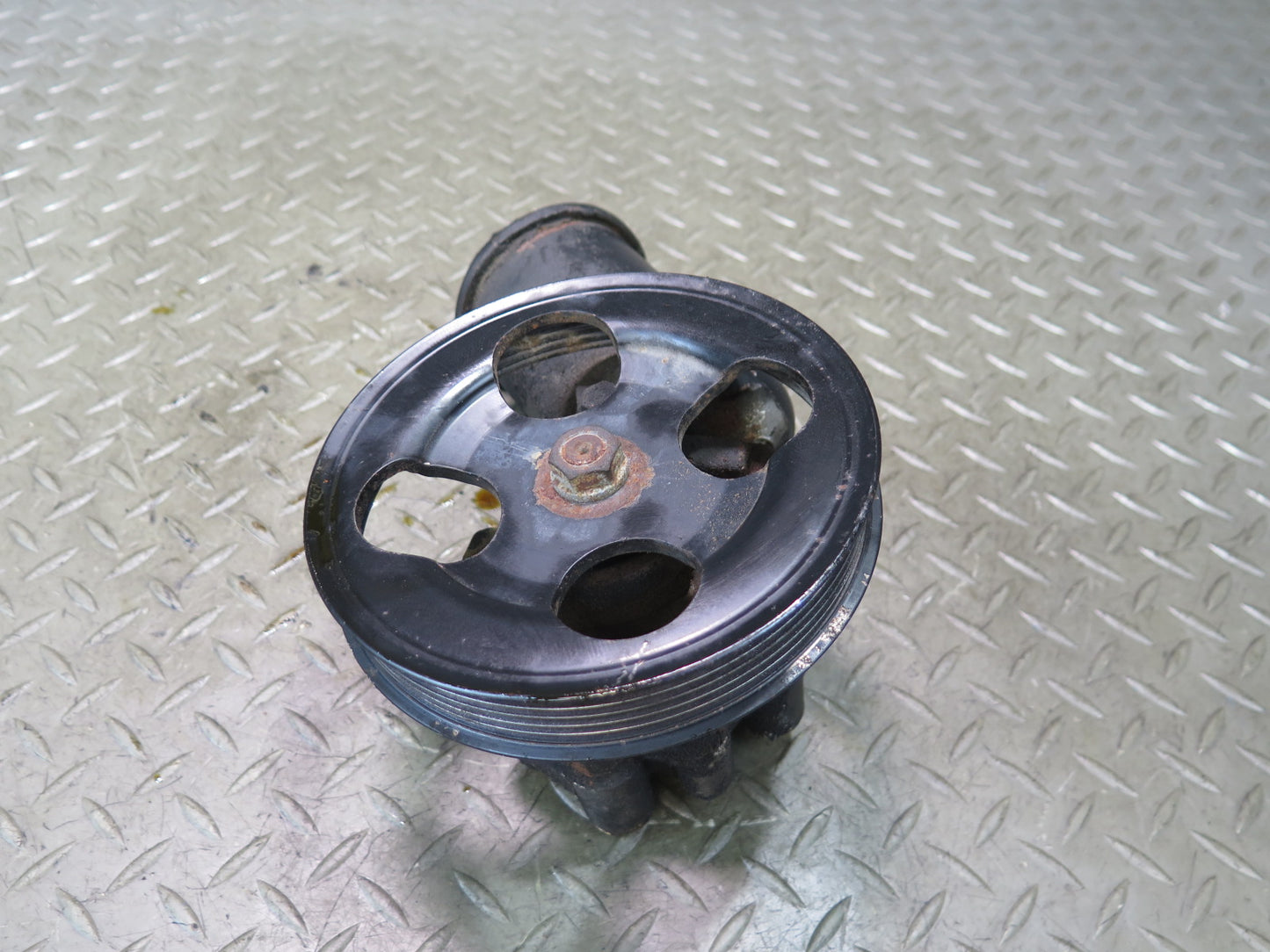 01-05 Lexus JCE10L IS300 Power Steering Pump w Pulley & Reservoir OEM