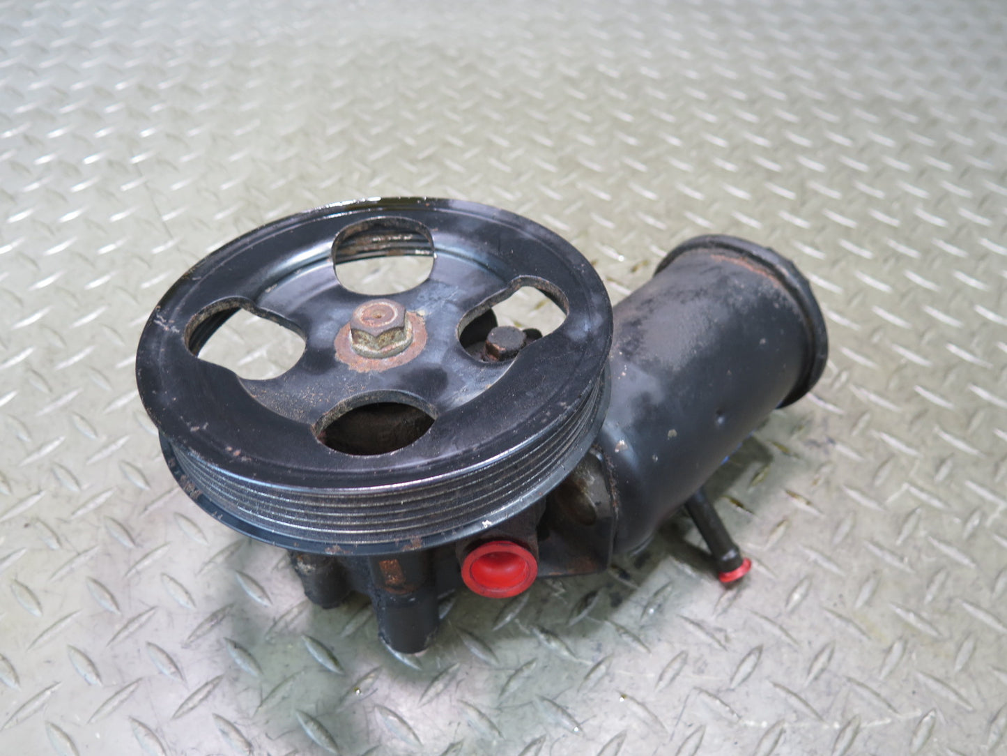 01-05 Lexus JCE10L IS300 Power Steering Pump w Pulley & Reservoir OEM