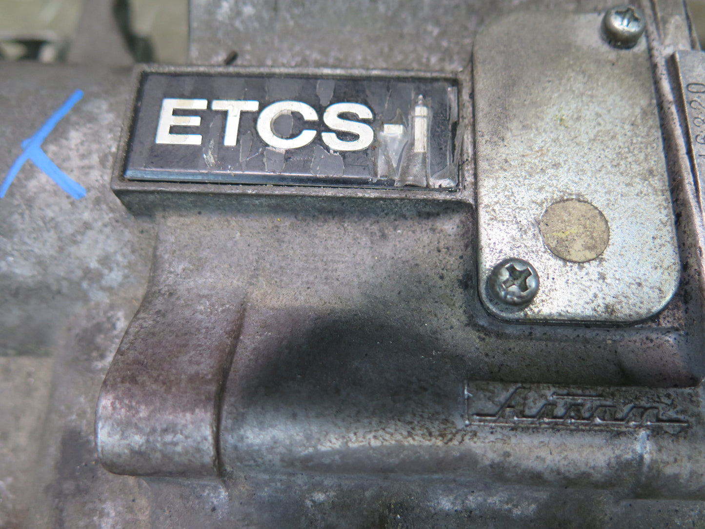01-05 Lexus JCE10L IS300 Engine Throttle Body 22030-46220 OEM