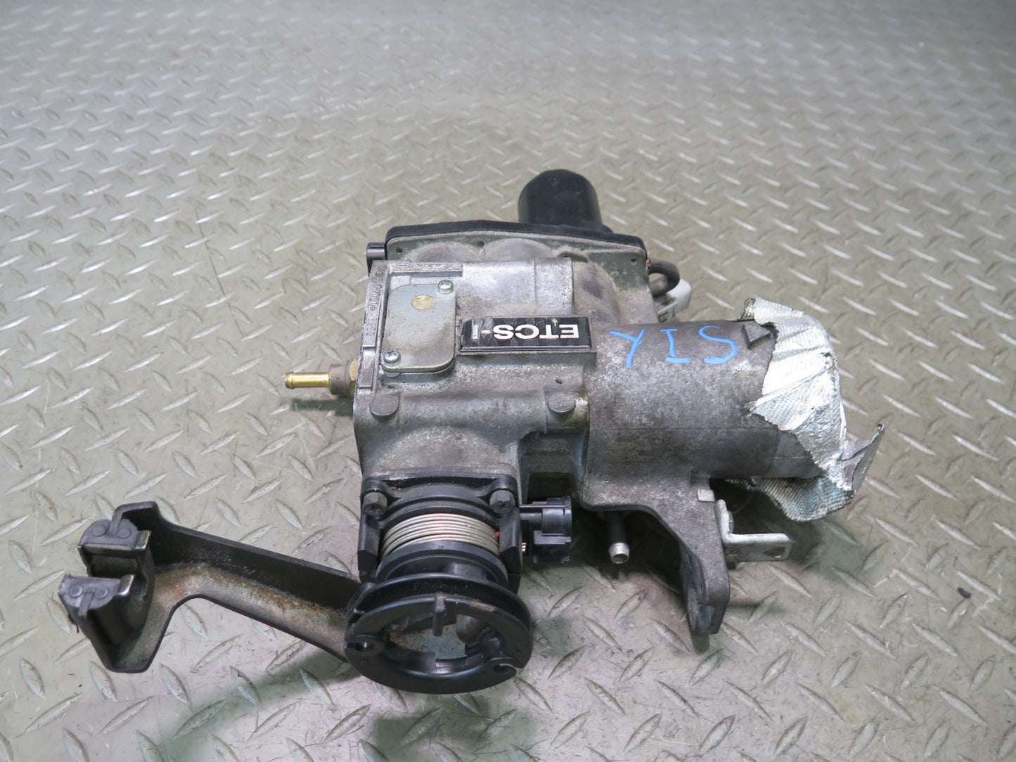 01-05 Lexus JCE10L IS300 Engine Throttle Body 22030-46220 OEM