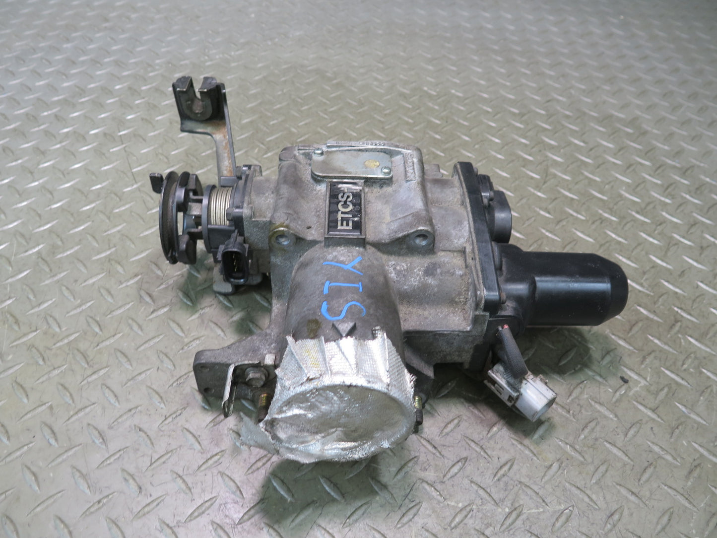 01-05 Lexus JCE10L IS300 Engine Throttle Body 22030-46220 OEM