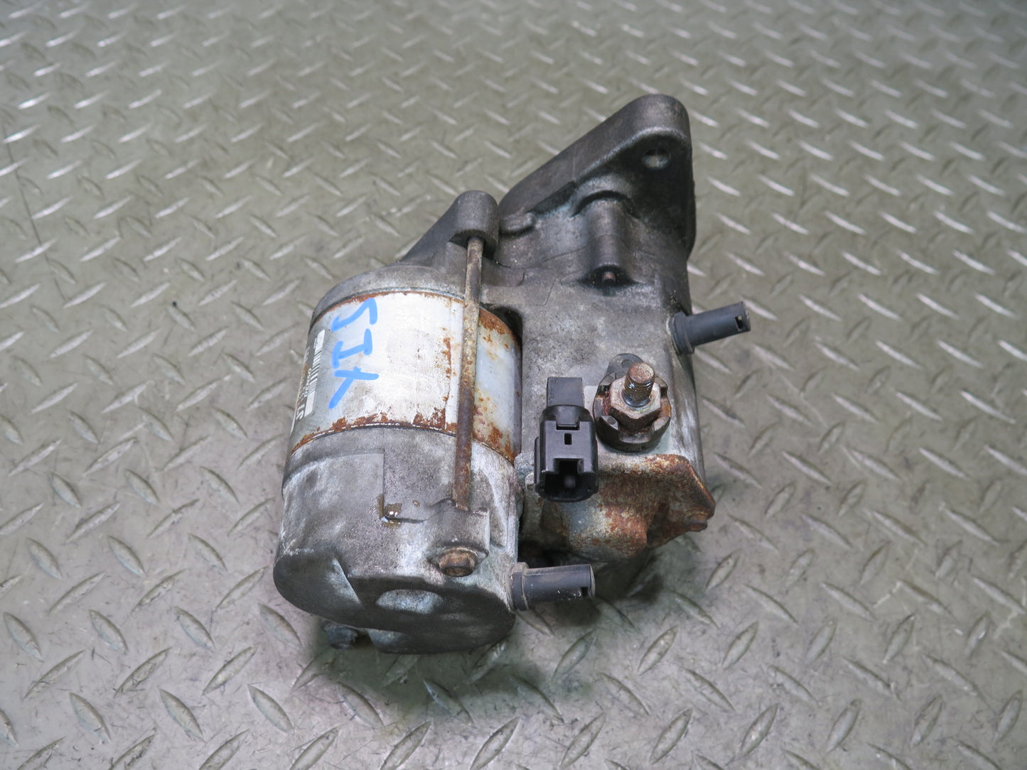 01-05 Lexus JCE10L IS300 Engine Starter Motor 28100-46220 OEM