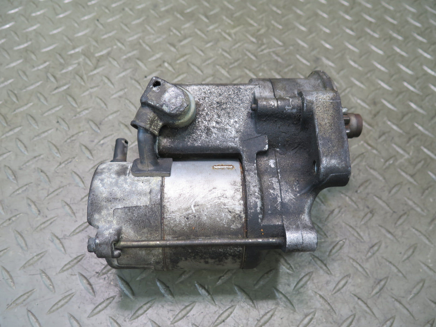 01-05 Lexus JCE10L IS300 Engine Starter Motor 28100-46220 OEM