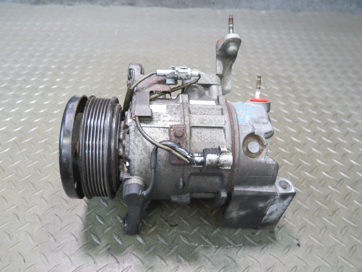 01-05 Lexus JCE10L IS300 A/C Air Conditioning Compressor OEM