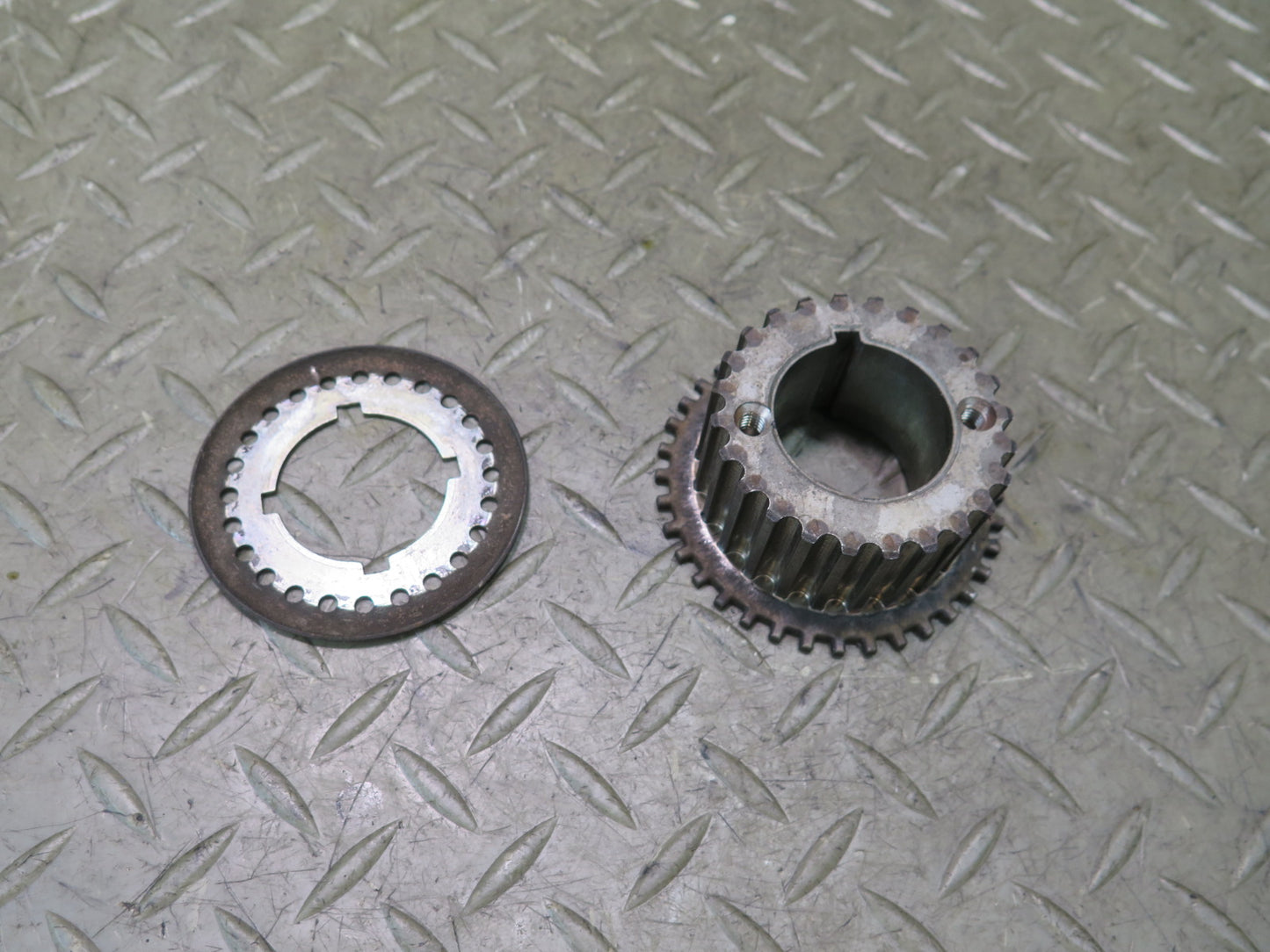 01-05 Lexus JCE10L IS300 3.0L 2JZGE Engine Crankshaft Timing Gear Pulley OEM