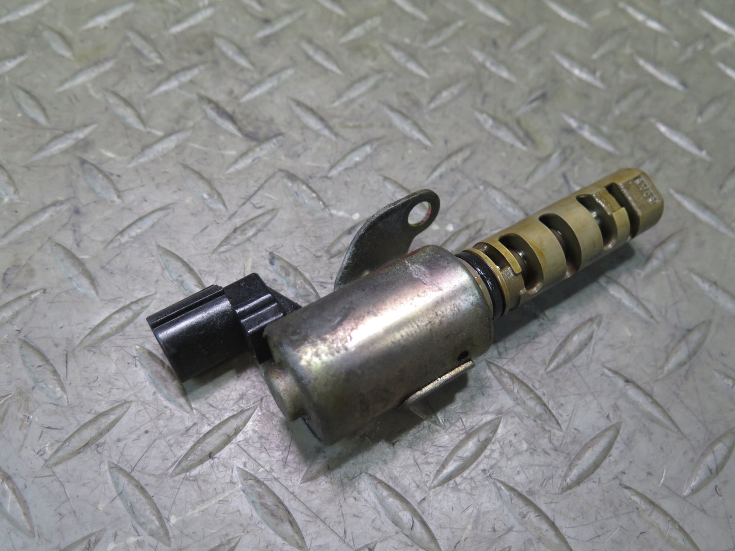 98-05 Lexus JCE10L IS300 GS300 SC300 2JZGE Vvti Oil Control Solenoid OEM