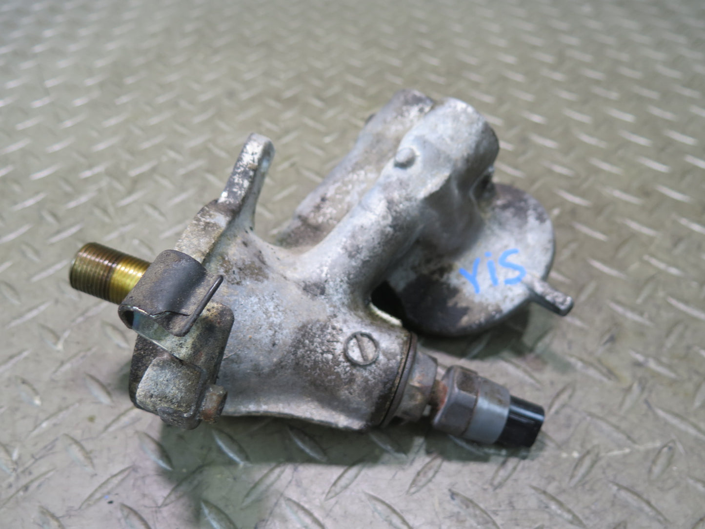 01-05 Lexus GS300 IS300 2JZGE Vvt-i Engine Oil Filter Housing w Sensor OEM