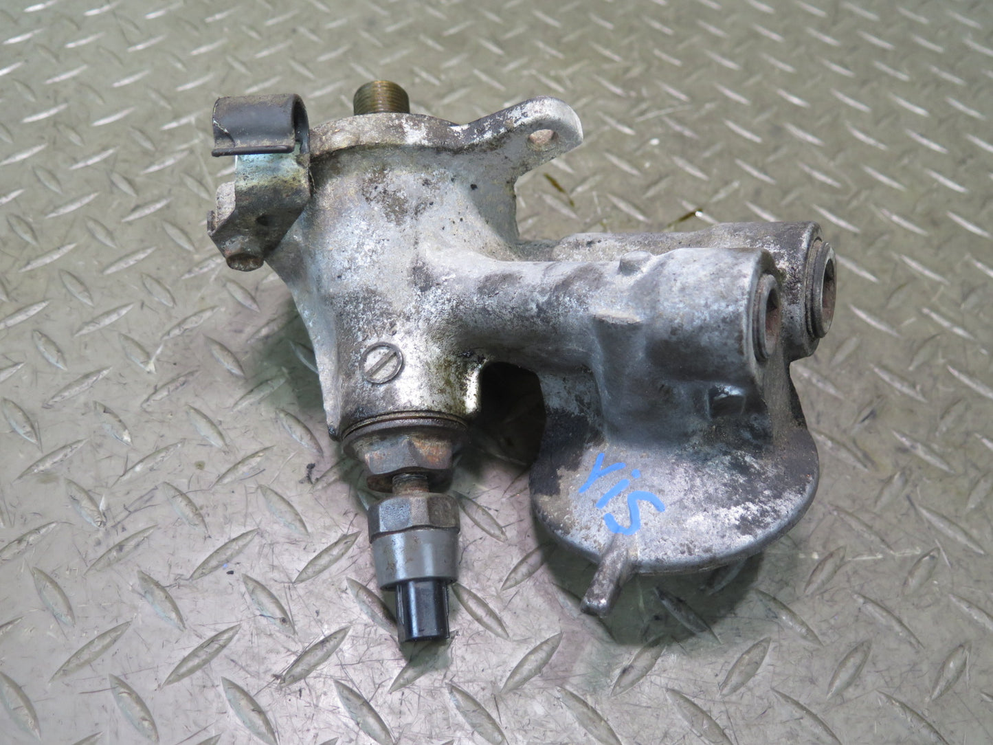 01-05 Lexus GS300 IS300 2JZGE Vvt-i Engine Oil Filter Housing w Sensor OEM