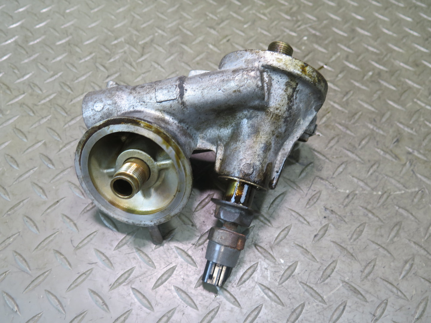 01-05 Lexus GS300 IS300 2JZGE Vvt-i Engine Oil Filter Housing w Sensor OEM