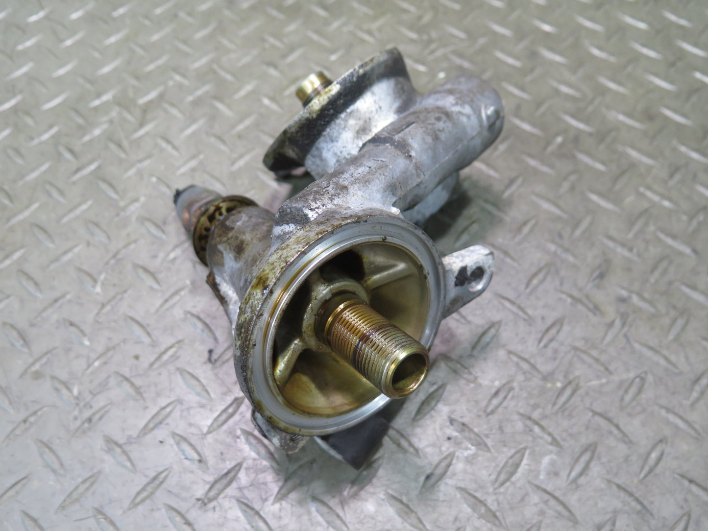01-05 Lexus GS300 IS300 2JZGE Vvt-i Engine Oil Filter Housing w Sensor OEM