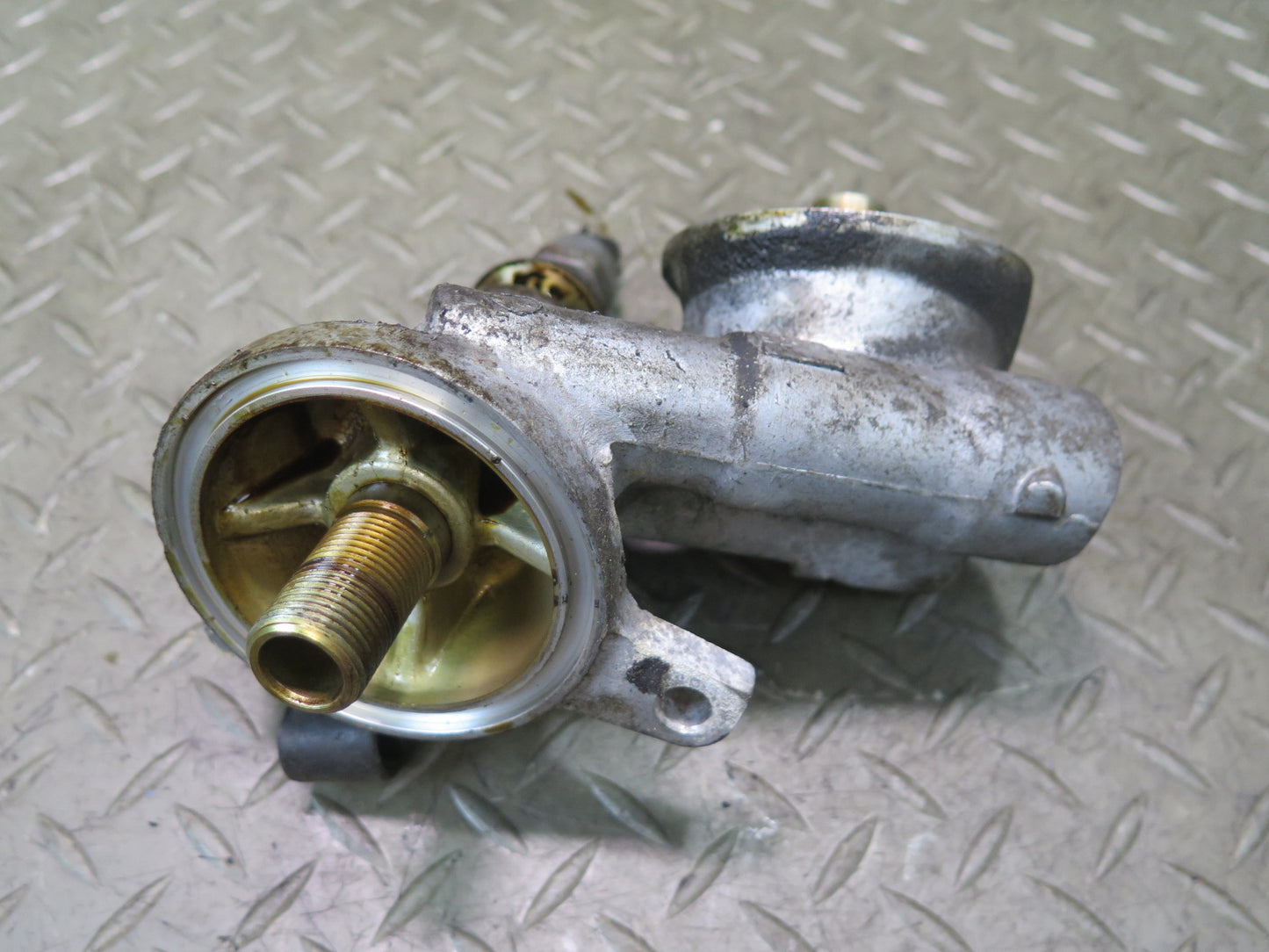 01-05 Lexus GS300 IS300 2JZGE Vvt-i Engine Oil Filter Housing w Sensor OEM