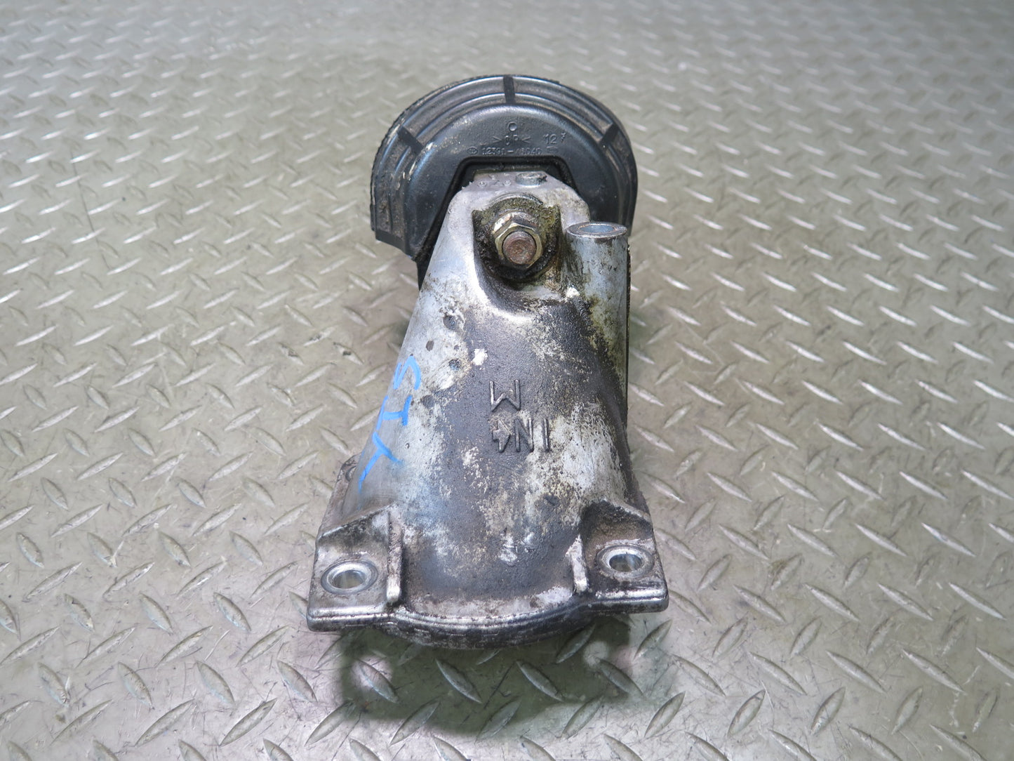01-05 Lexus IS300 JCE10L 2JZGE Set of 2 Left & Right Engine Motor Mount OEM