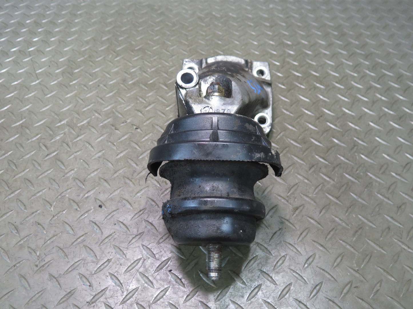 01-05 Lexus IS300 JCE10L 2JZGE Set of 2 Left & Right Engine Motor Mount OEM
