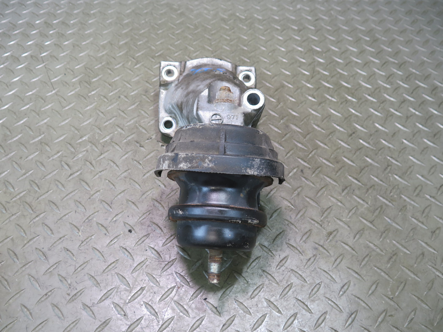 01-05 Lexus IS300 JCE10L 2JZGE Set of 2 Left & Right Engine Motor Mount OEM