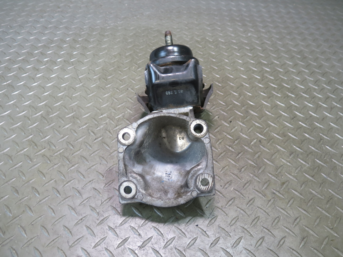 01-05 Lexus IS300 JCE10L 2JZGE Set of 2 Left & Right Engine Motor Mount OEM