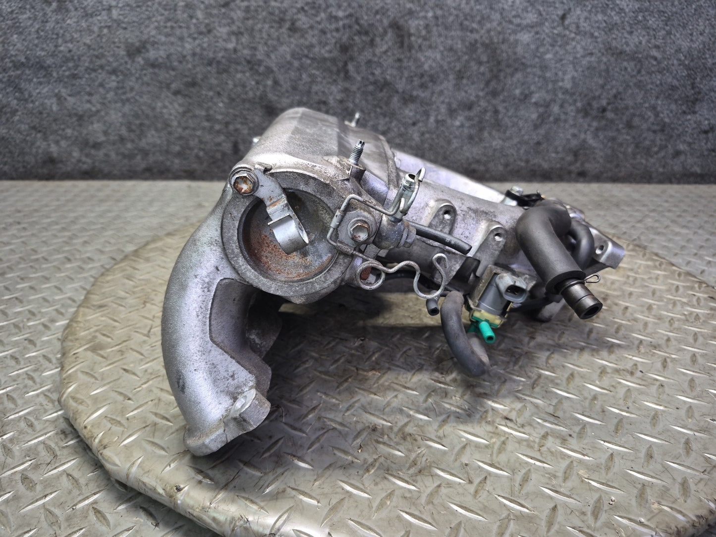 01-05 Lexus IS300 2JZGE Vvt-i Upper Intake Manifold w Hardware Set OEM