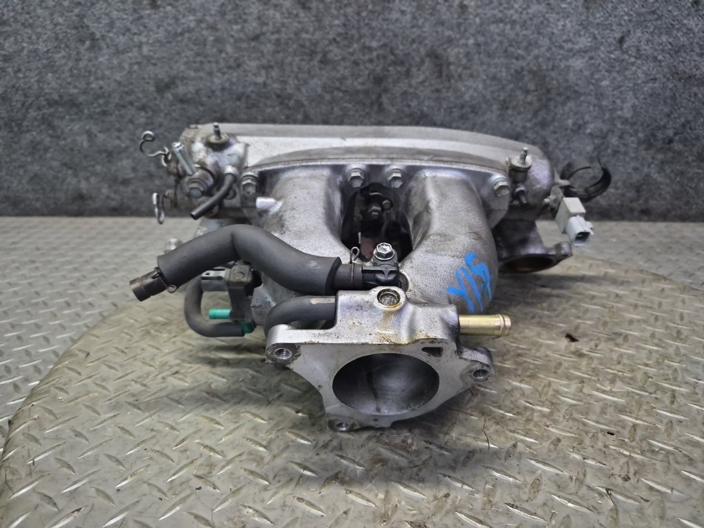 01-05 Lexus IS300 2JZGE Vvt-i Upper Intake Manifold w Hardware Set OEM