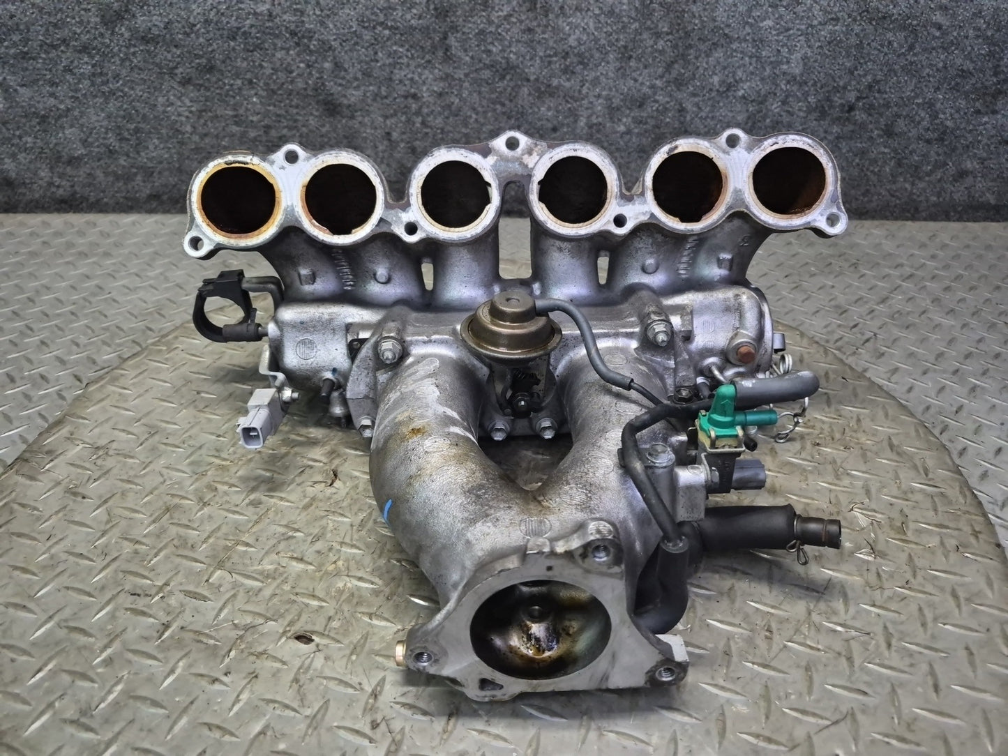 01-05 Lexus IS300 2JZGE Vvt-i Upper Intake Manifold w Hardware Set OEM