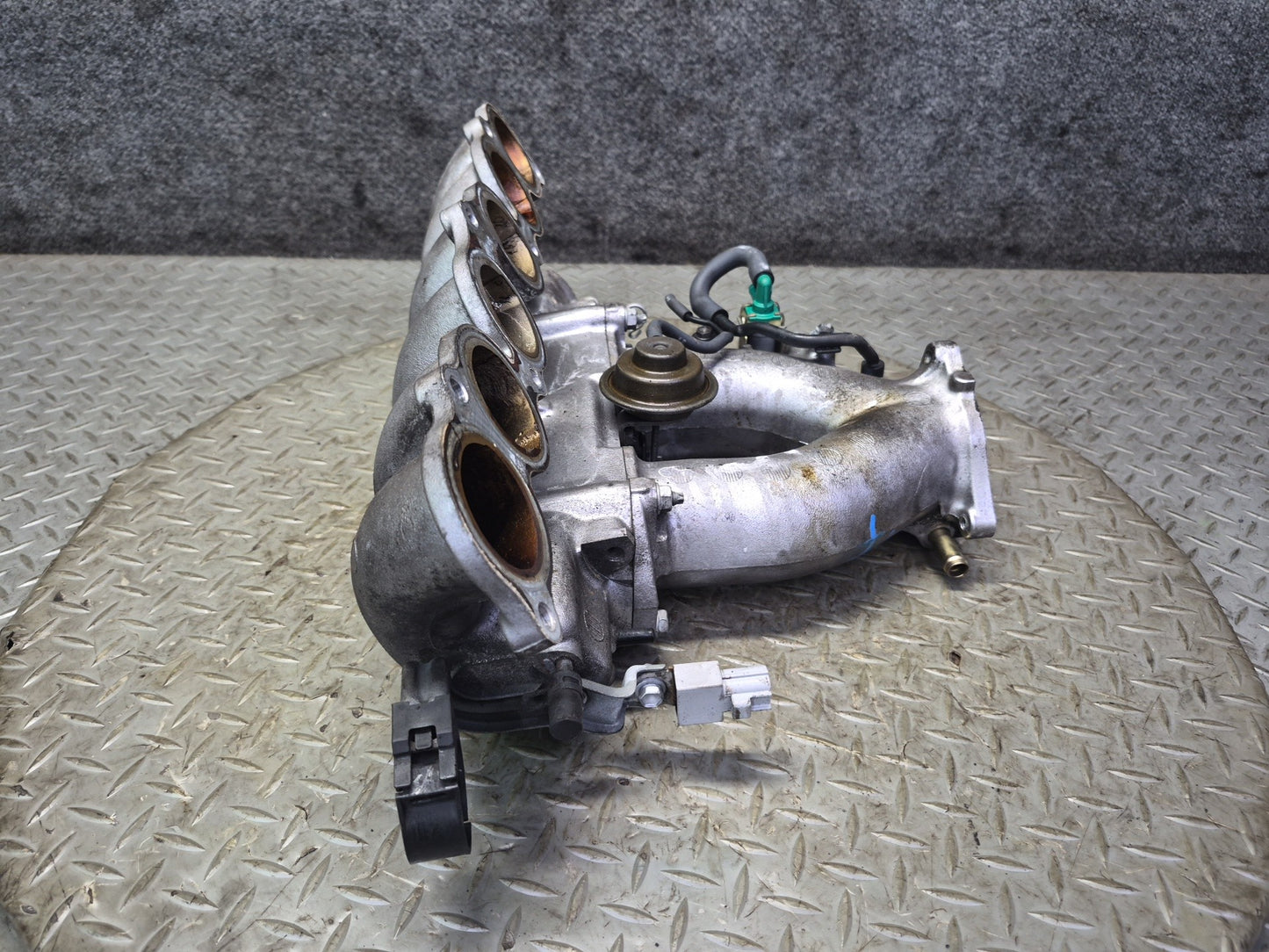 01-05 Lexus IS300 2JZGE Vvt-i Upper Intake Manifold w Hardware Set OEM