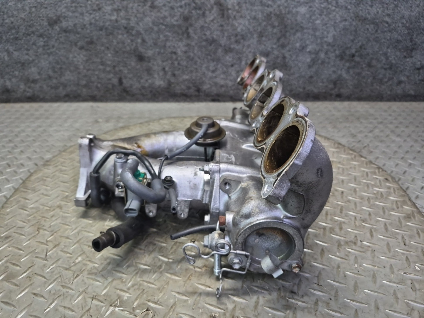 01-05 Lexus IS300 2JZGE Vvt-i Upper Intake Manifold w Hardware Set OEM