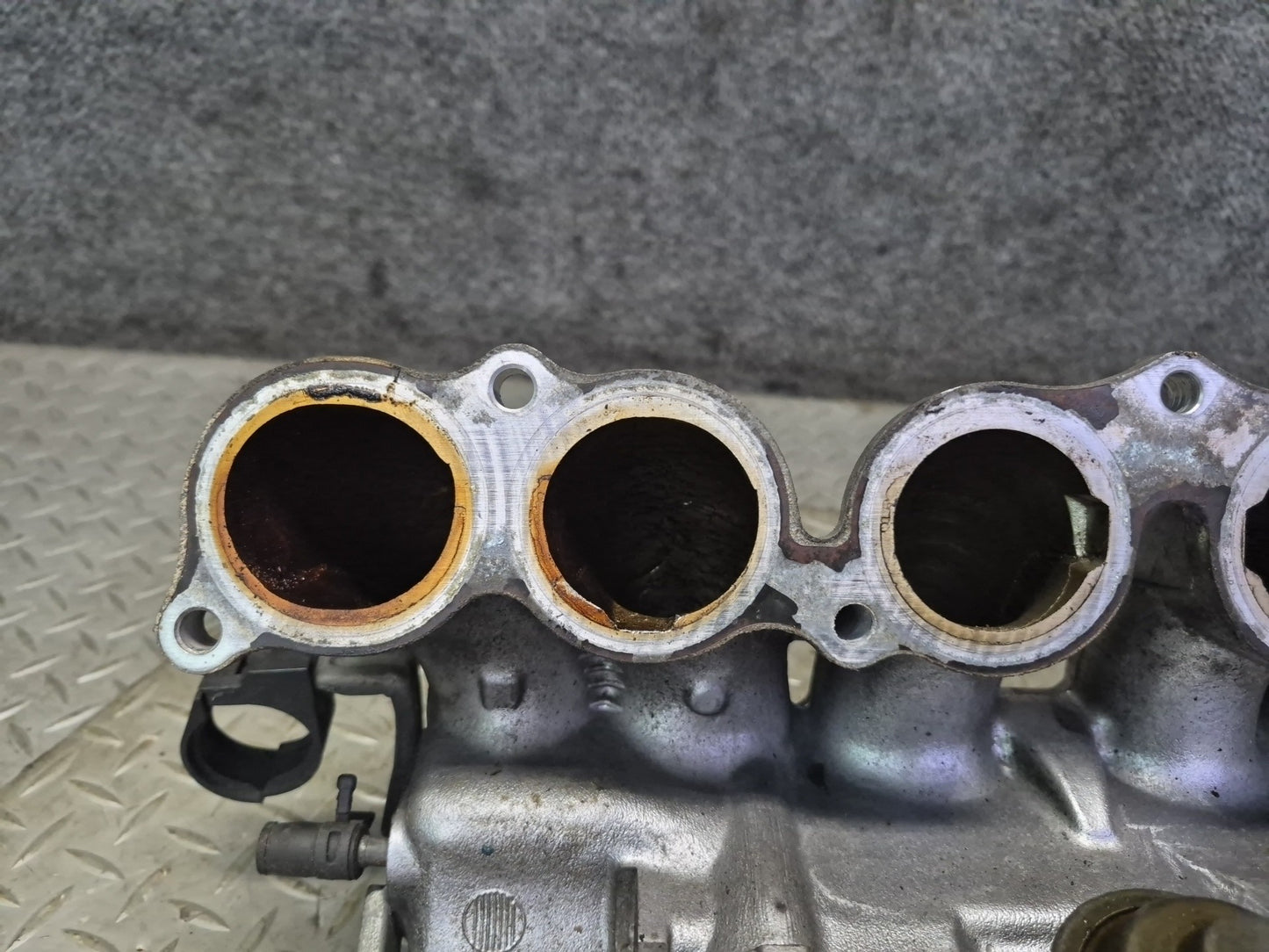 01-05 Lexus IS300 2JZGE Vvt-i Upper Intake Manifold w Hardware Set OEM