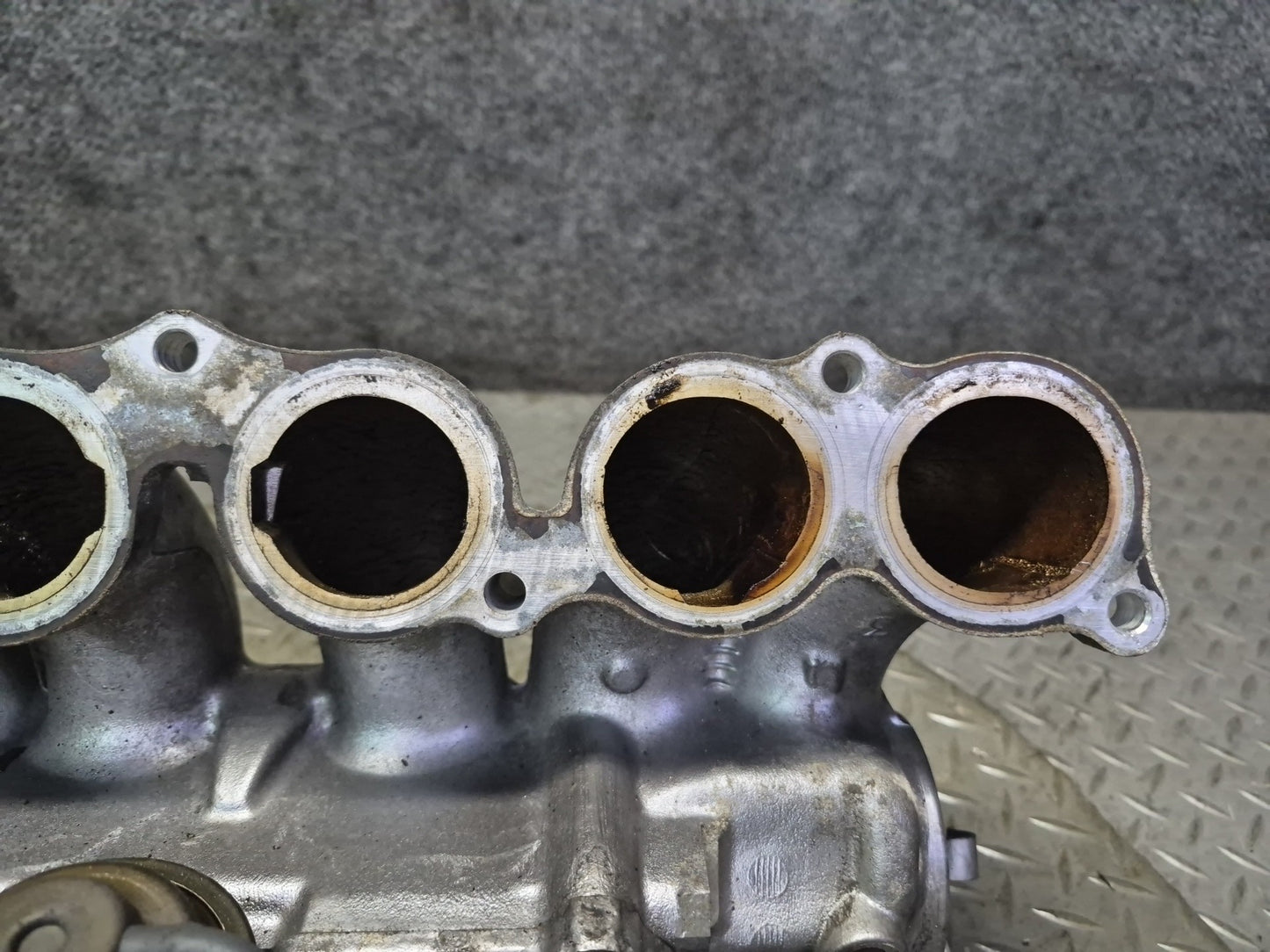 01-05 Lexus IS300 2JZGE Vvt-i Upper Intake Manifold w Hardware Set OEM