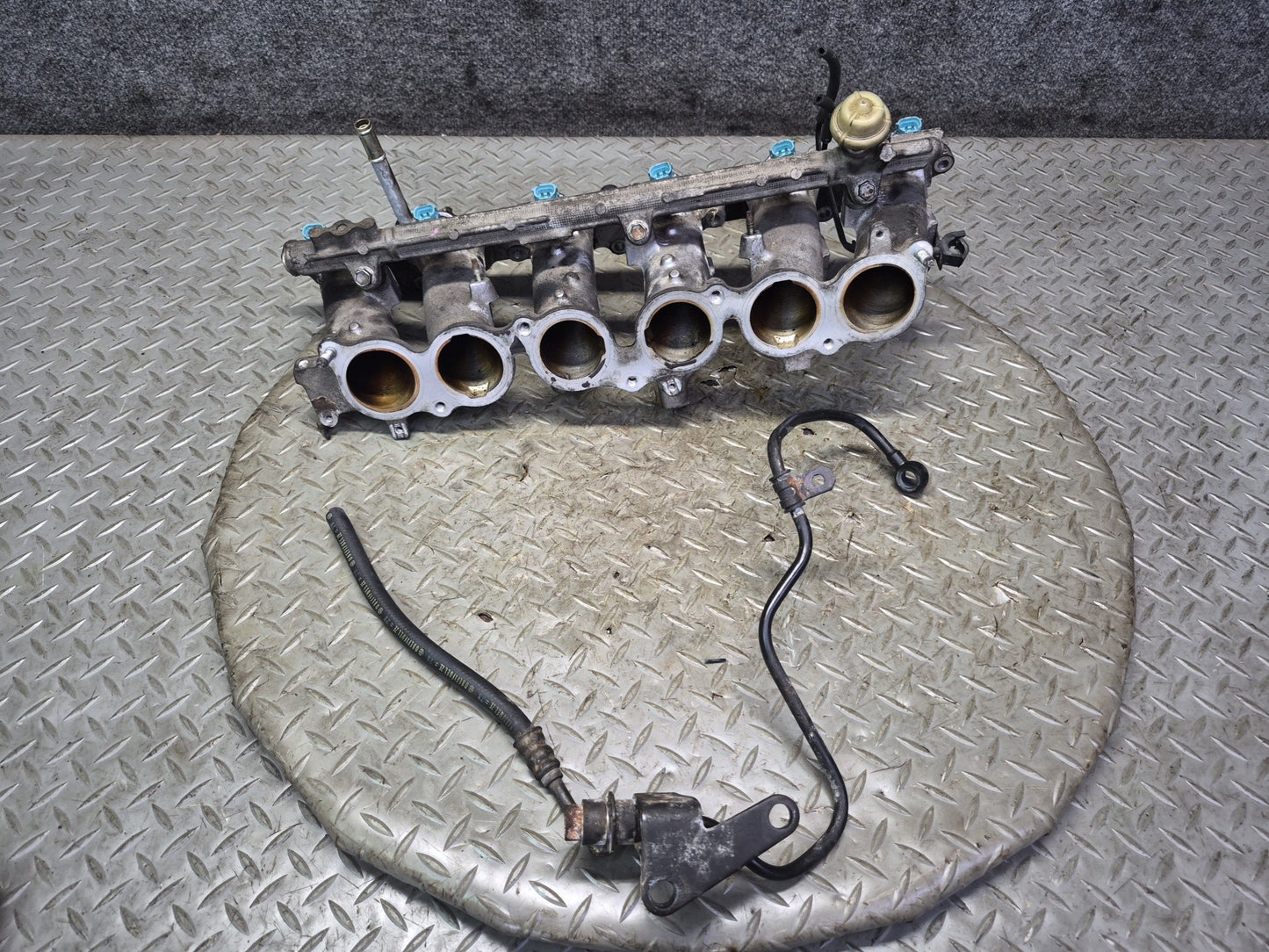 01-05 Lexus JCE10 IS300 2JZGE Lower Intake Manifold w Fuel Rail & Injectors OEM